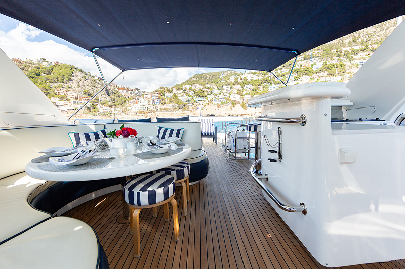 Ehthele_Elegance_78_Yacht_Charter_Andratx_flybridge_table_bar